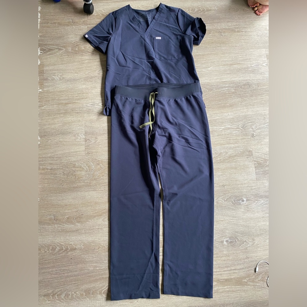 COPY - Figs Quiet Navy - Medium Catarina & Large Livingston